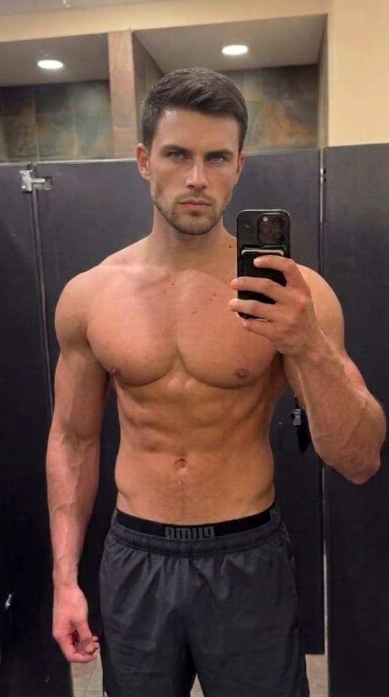 AI preview: Classic physique rendered on the same photo