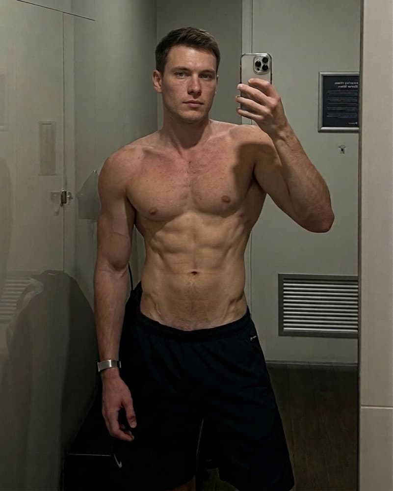 AI preview: Men's physique rendered on the same photo